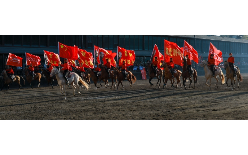 &ldquo;唱着刀歌游新疆&rdquo;&mdash;这些天，全国游客在这里欢聚